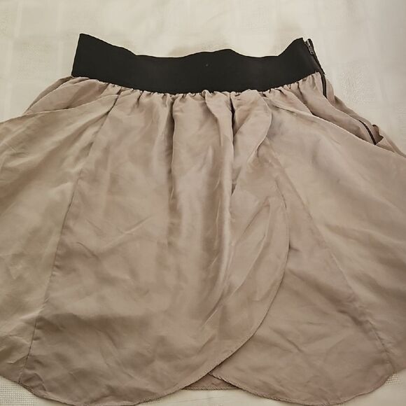 Wilfred Gray and Cream Silk Garment - Picture 6 of 16